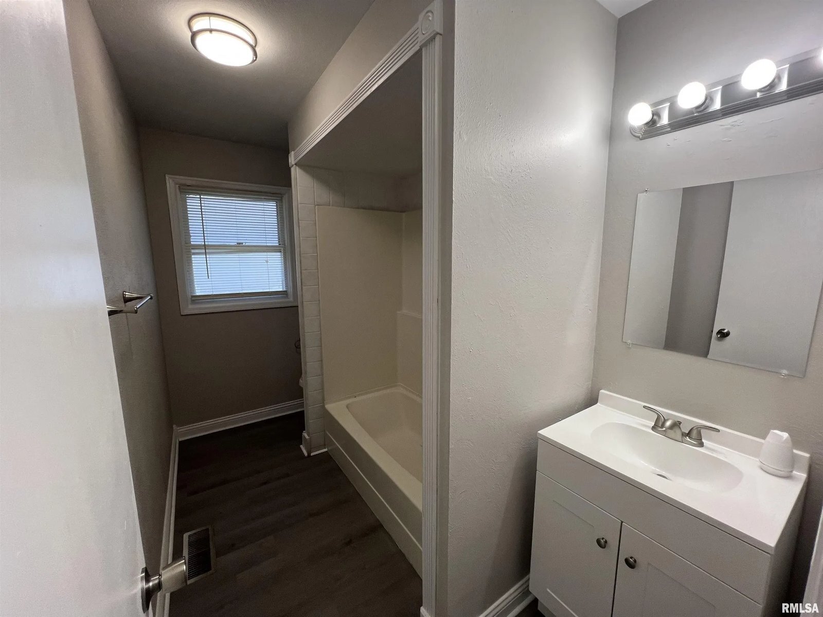 Building Photo - 1217 E Forrest Hill Ave