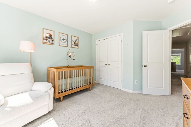 Building Photo - Sleek & Stylish 3 Bed, 2.5 Bath Townhome in Prime Location $2,050/mo rent