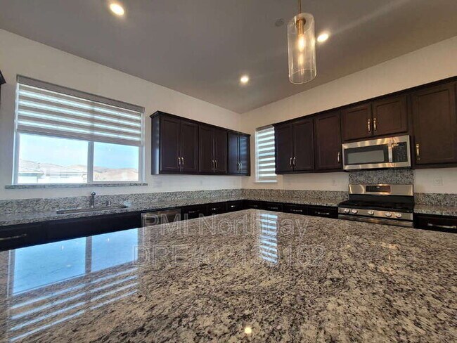 Building Photo - 2466 Shore Vis