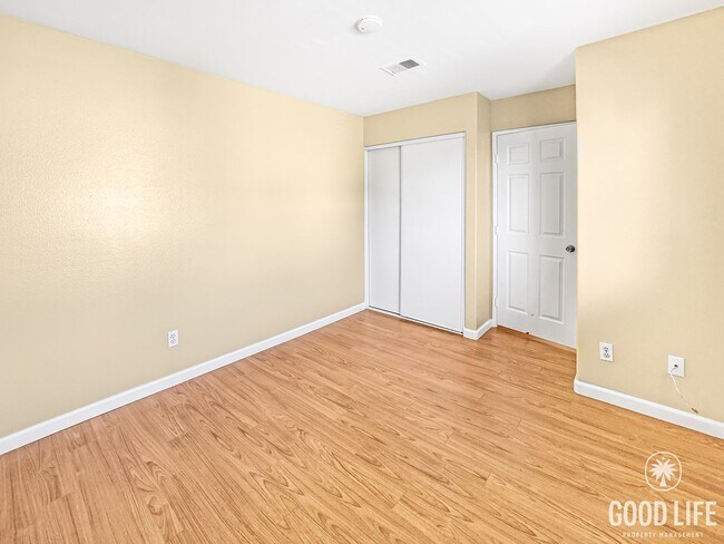 Building Photo - Immaculate 4Bd/2.5Ba Home with New Fridge, AC, Fenced Back Patio in Aliso Viejo!