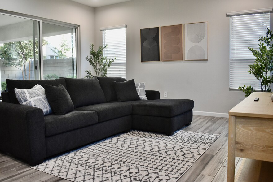 Building Photo - 5128 E Coolbrook Ave