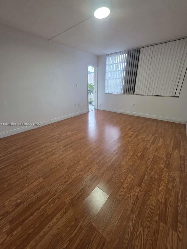 Building Photo - 1710 NE 191st St