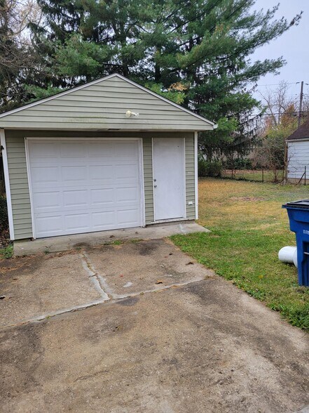 Building Photo - 332 Ashwood Ave