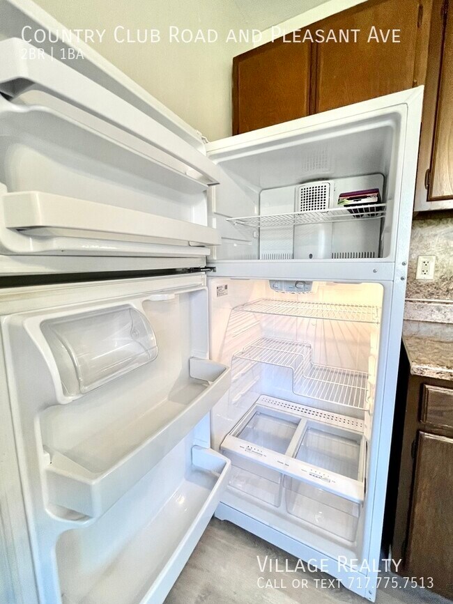 Building Photo - 605 Country Club Rd