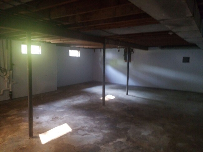Building Photo - 7527 Jamaica Dr