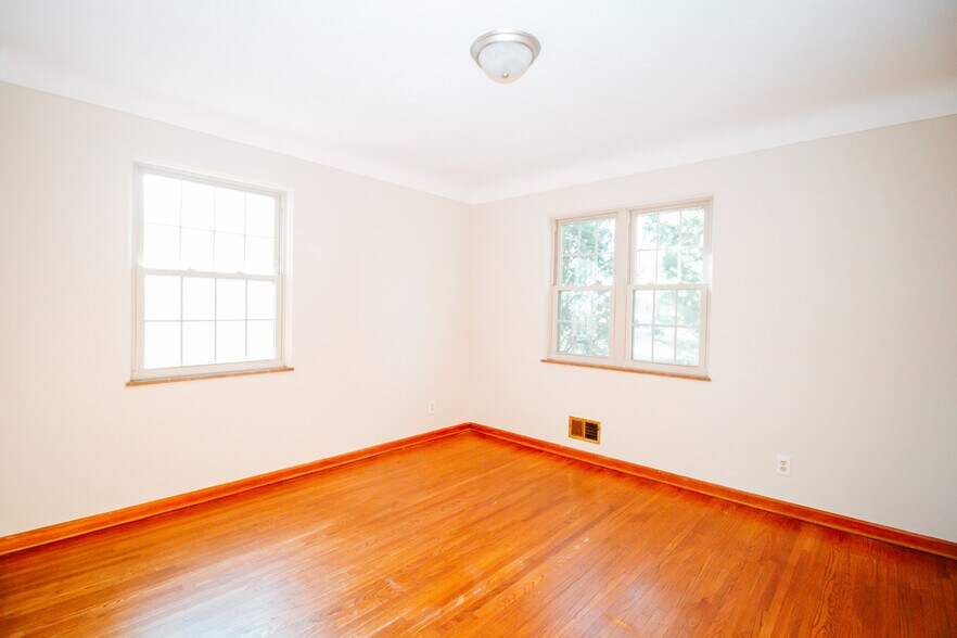 Building Photo - 2303 Mellwood Ave