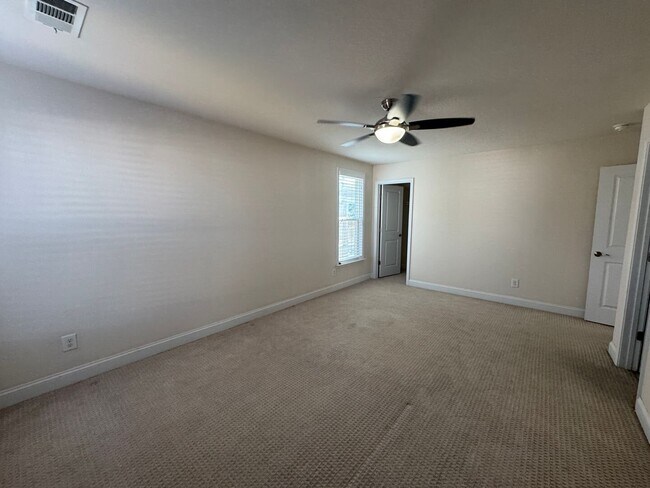 Building Photo - Your Franklin dream rental is here—4 bedrooms, a huge bonus, two en-suites, and an unbeatable loc...