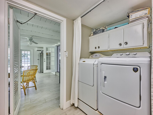 Building Photo - 301 NW 3rd Ct