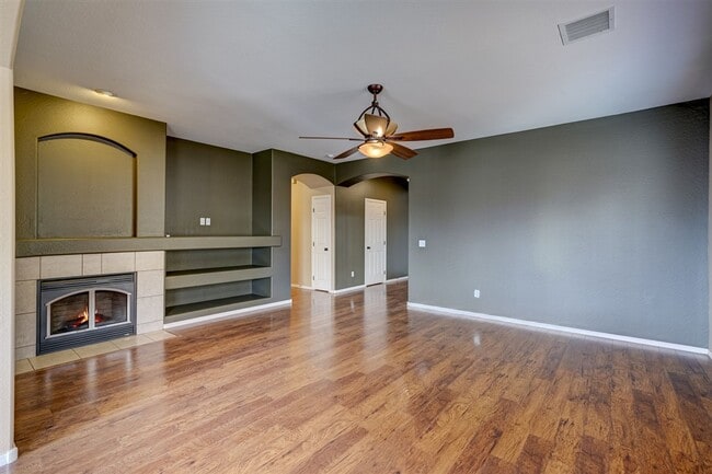 Building Photo - 4 bedroom, 2 bath Home in Quailwood