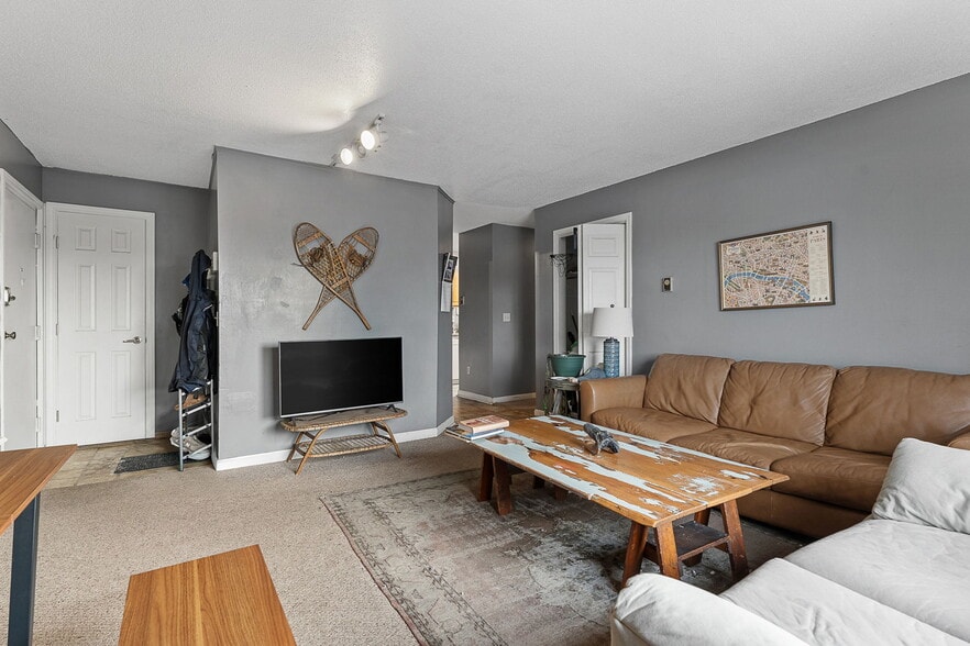 Building Photo - 349 Pearl St