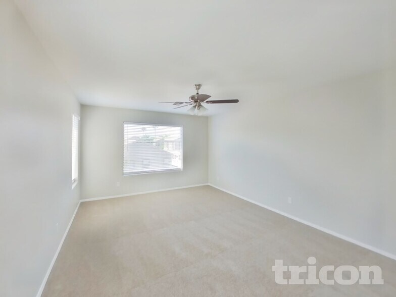 Building Photo - 377 E Maddison St