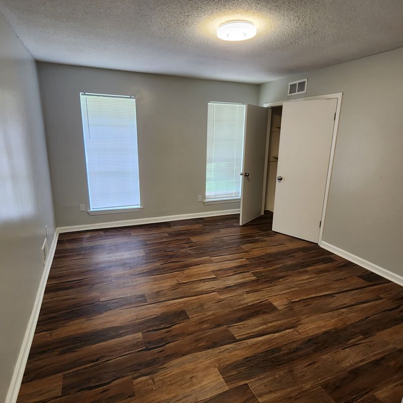 Building Photo - 4765 Covington Pike