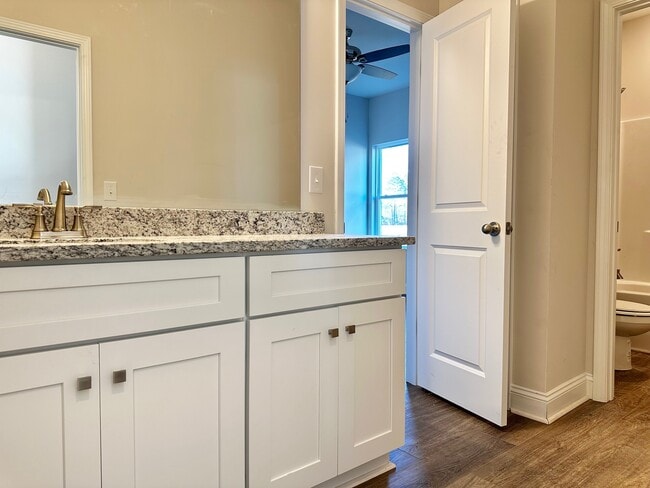 Building Photo - 3206 Benvill Ct