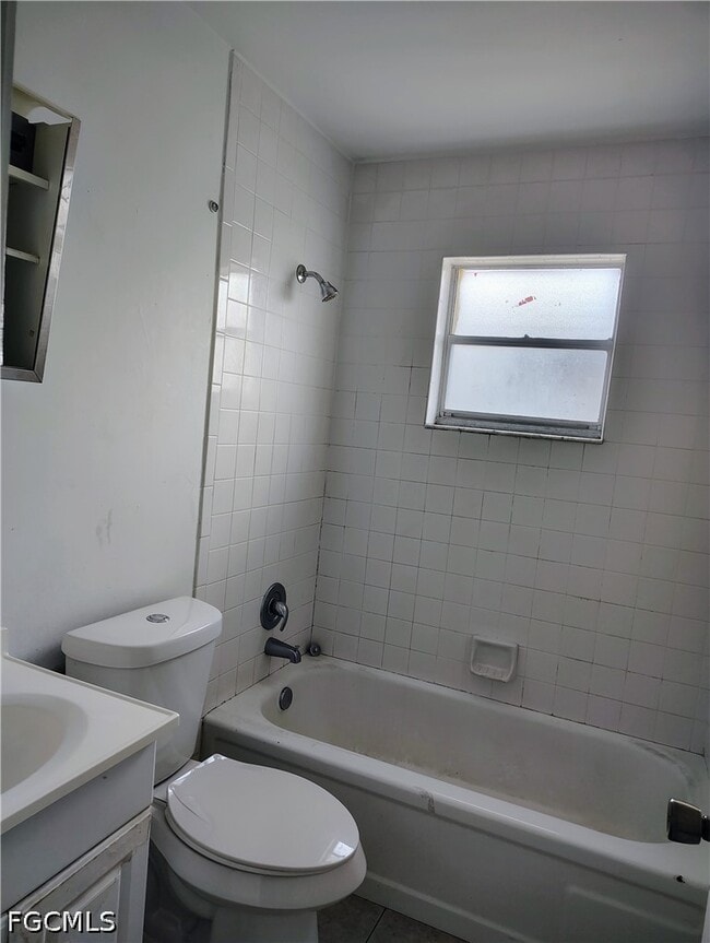 Building Photo - 1722 Maple Dr