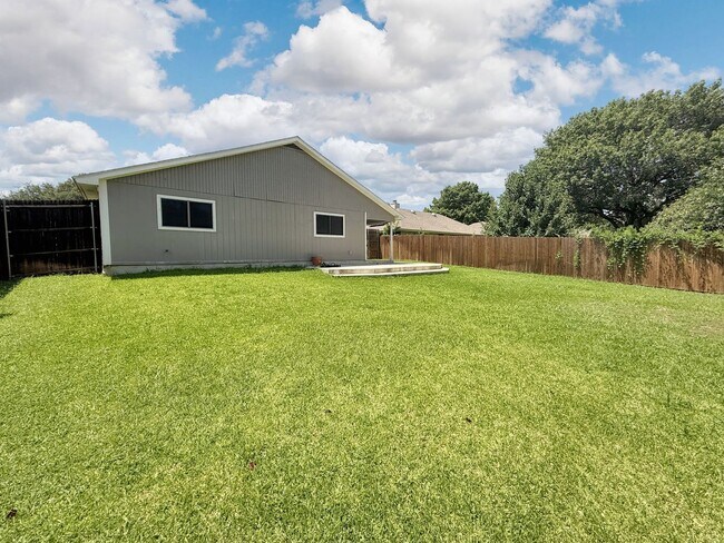 Building Photo - Comfortable 3-Bedroom Home for Lease in Ke...