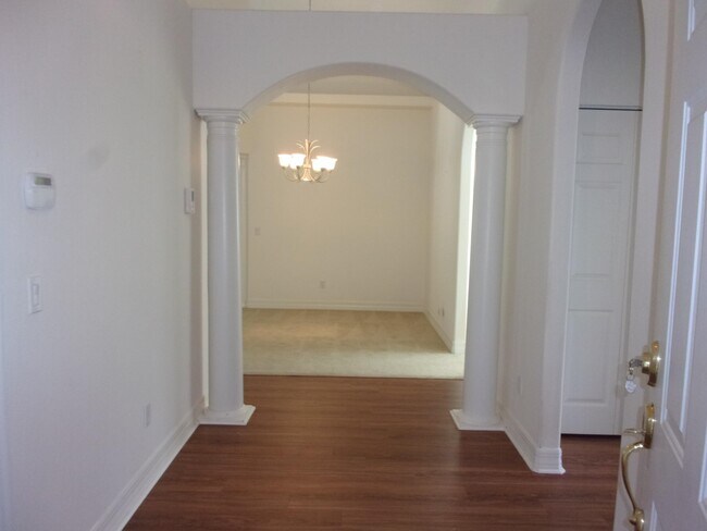 Building Photo - 512 Boxwood Pl