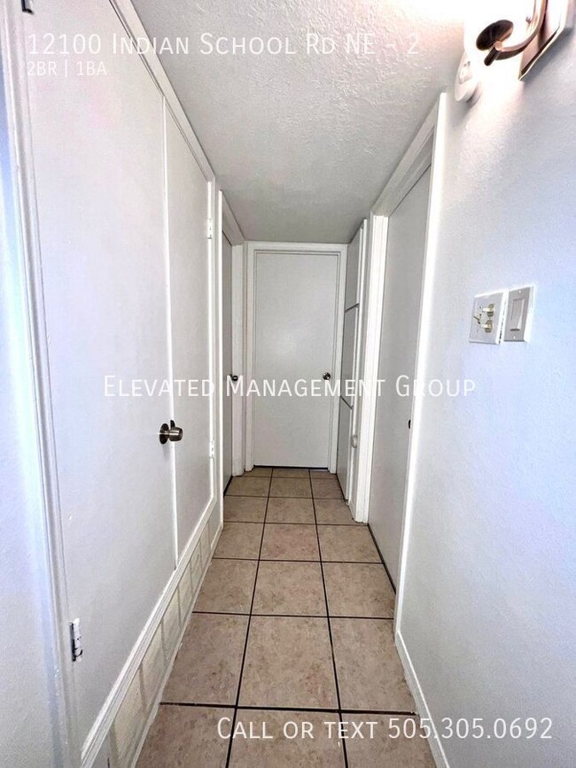 Building Photo - Downstairs Corner Unit! 2 bedroom/1bath