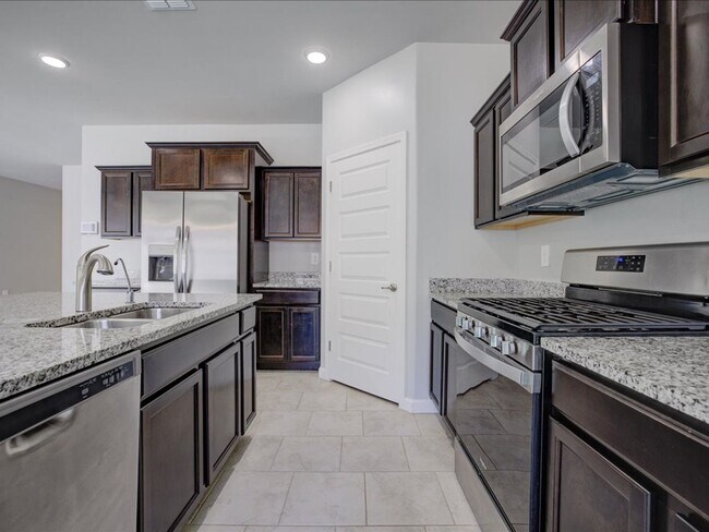 Building Photo - Corona de Tucson 4 Bedroom 2 Bathroom