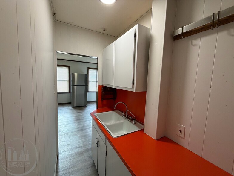 Building Photo - 73 Esther St