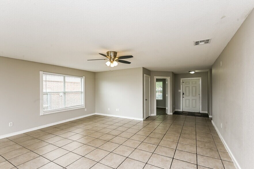 Building Photo - 10769 Braemoor Dr