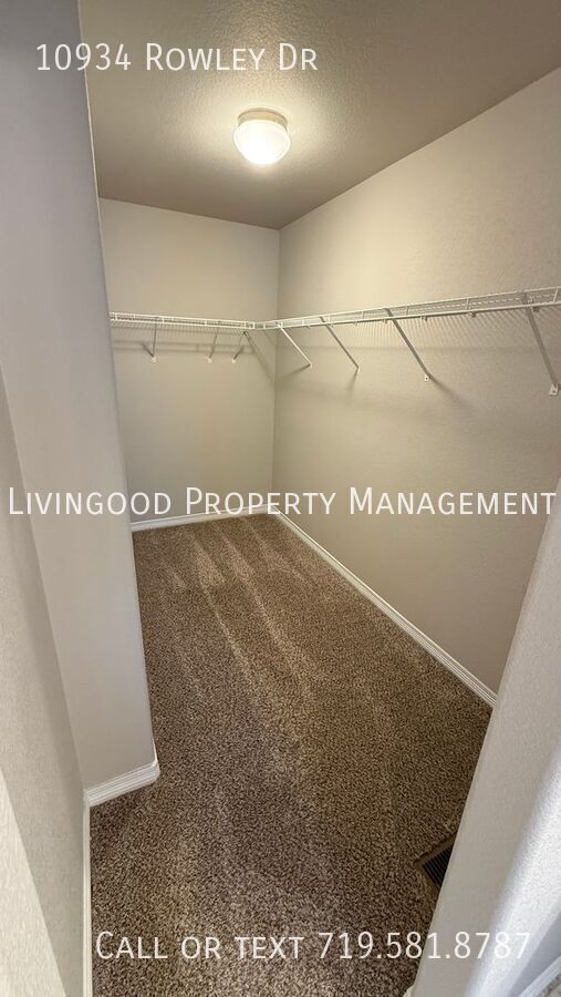 Building Photo - 10934 Rowley Dr