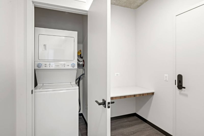 Building Photo - 170 N Ashland Ave