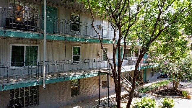Building Photo - 300 Crockett St