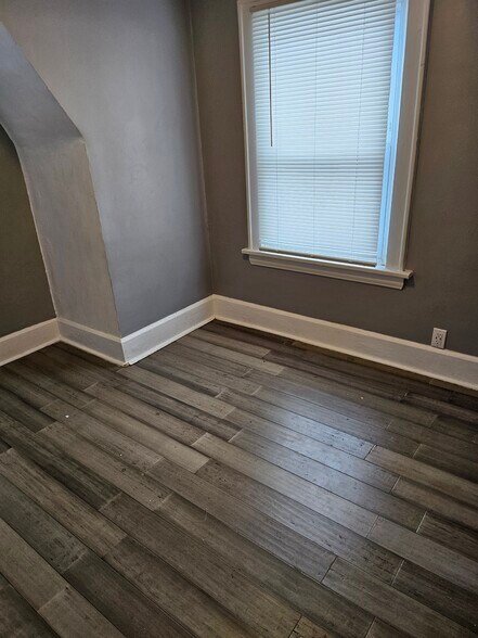 Building Photo - 573 Grace Ave