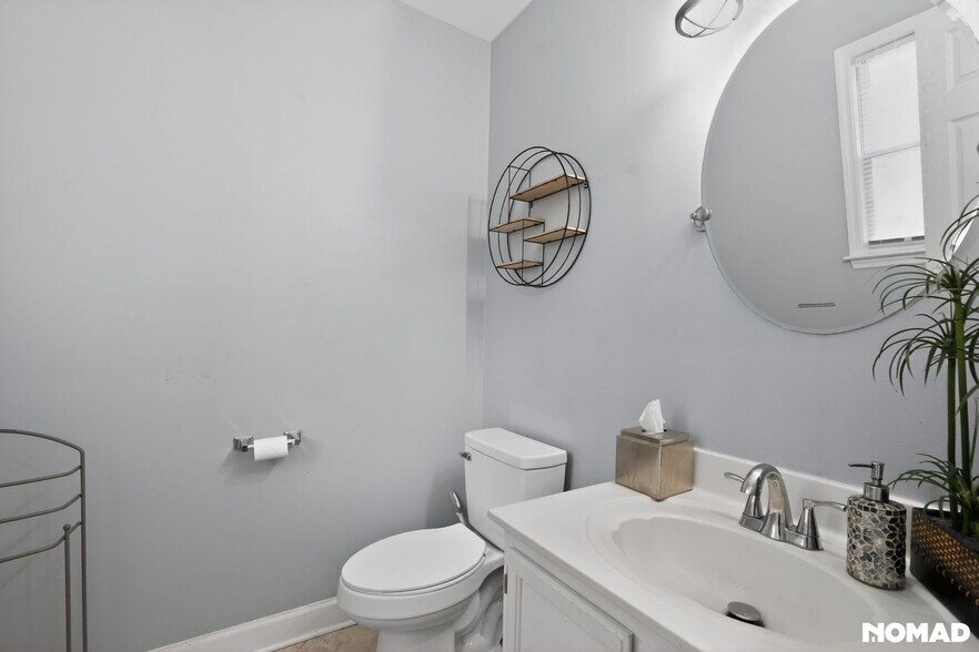 Building Photo - 4879 Farm Valley Dr NE