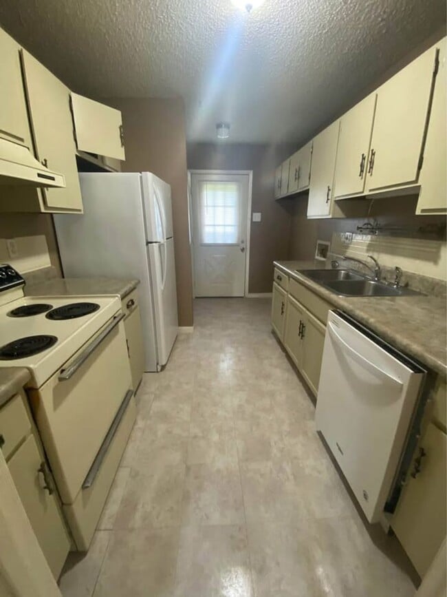 Building Photo - 2 bed 1 bath Home for Rent