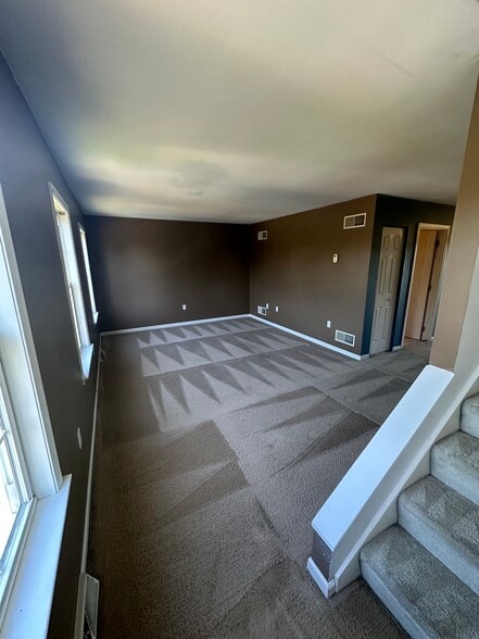 Building Photo - 278 Point Cir