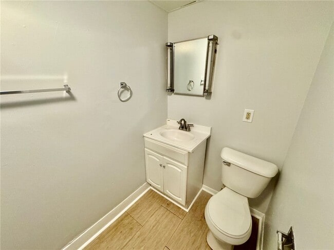 Building Photo - 113 W Main St