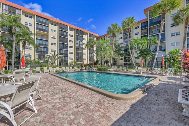 Building Photo - 2350 NE 14th Street Causeway