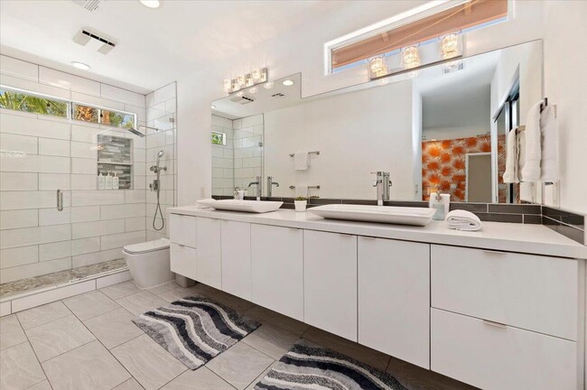 Building Photo - 53245 Avenida Martinez