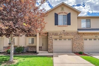 Building Photo - Beautiful Riverton Townhome in Gated Community w 1 car garage attached