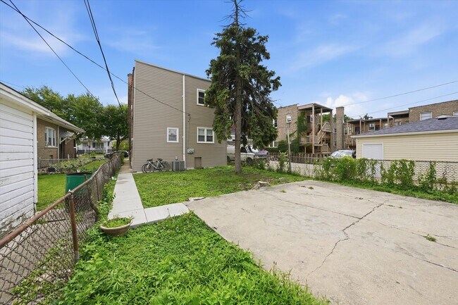 Building Photo - 3244 W 62nd Pl