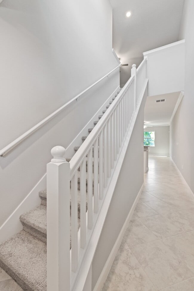 Building Photo - "Spacious 4-Bedroom Lutz Home gated commun...