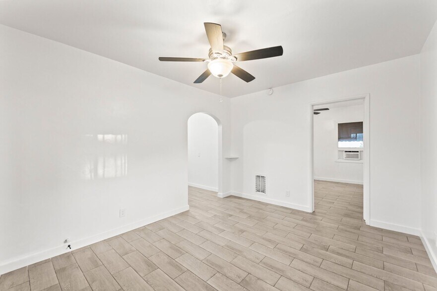 Building Photo - 10639 Fitzroy Ave