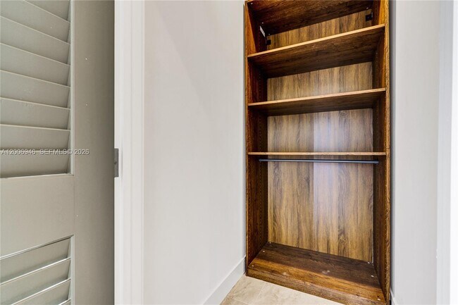 Building Photo - 2887 SW 33rd Ave