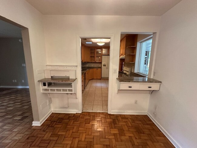 Building Photo - Charming 3 Bedroom w/ study that can be 4th bedroom, 3 Bath Home in Florida Park – Hardwood Floor...