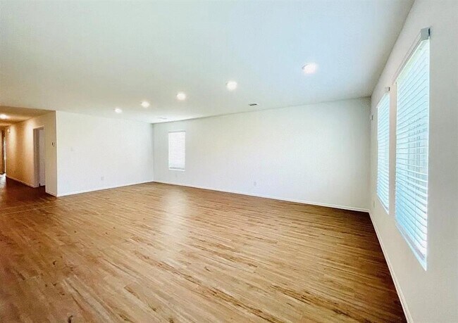 Building Photo - 1499 Twilight Grn Dr