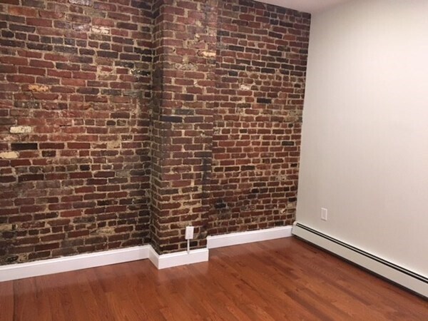 Building Photo - 114 Orleans St
