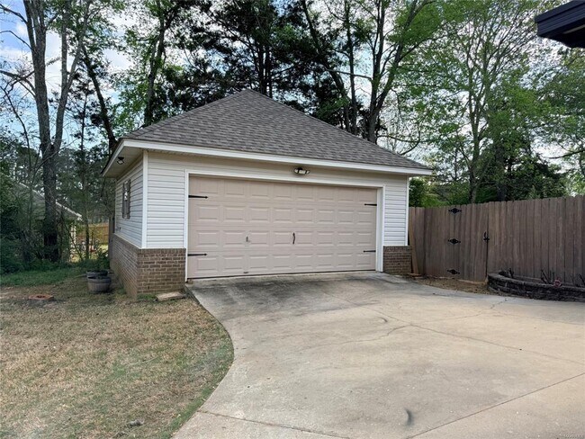 Building Photo - 601 Prairie View Dr