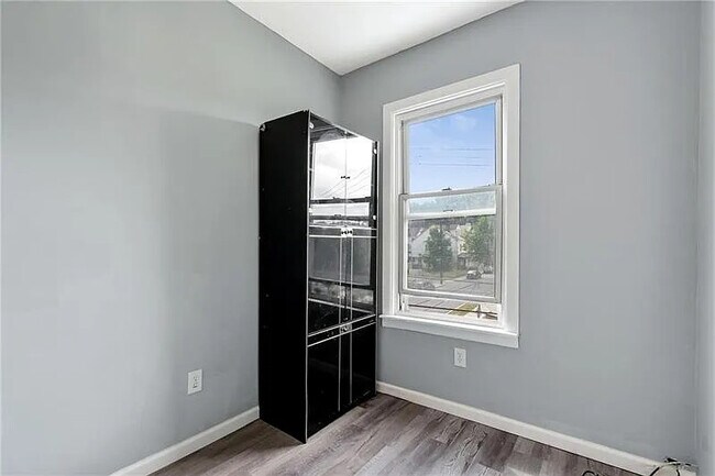 Building Photo - 1406 Superior Ave