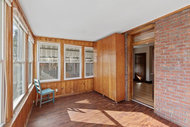 Building Photo - 5352 Itaska St