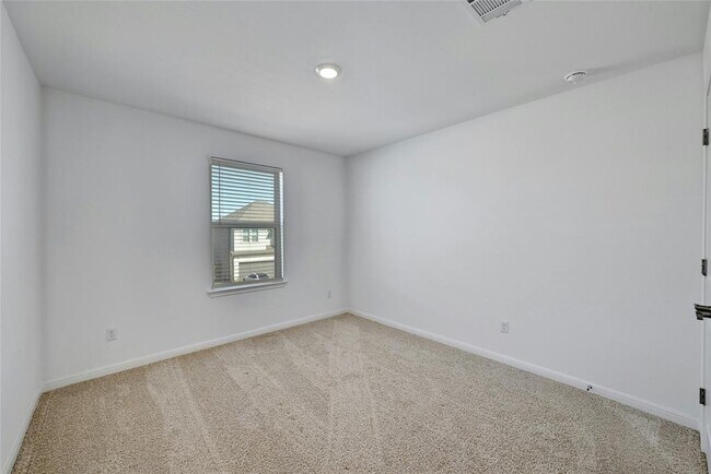 Building Photo - 6411 Velvet Leaf Ln