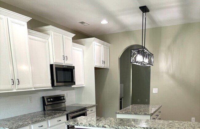 Building Photo - 231 Belclare Way