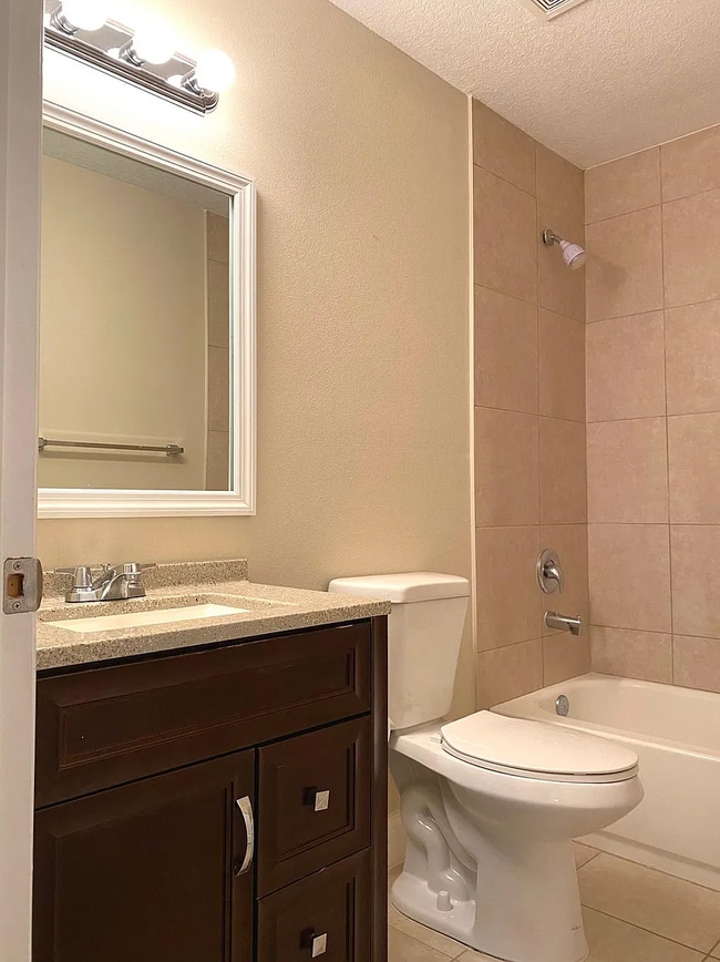 Building Photo - 482 Martigues Dr