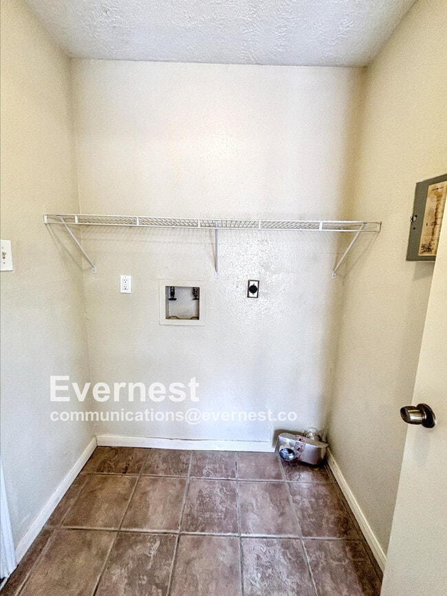 Building Photo - 8731 Summit Pines Dr