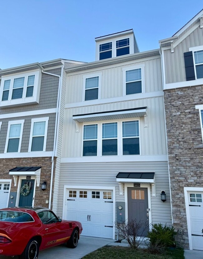 Building Photo - Plantation Lakes a golf community with numerous amenities for residents to enjoy.